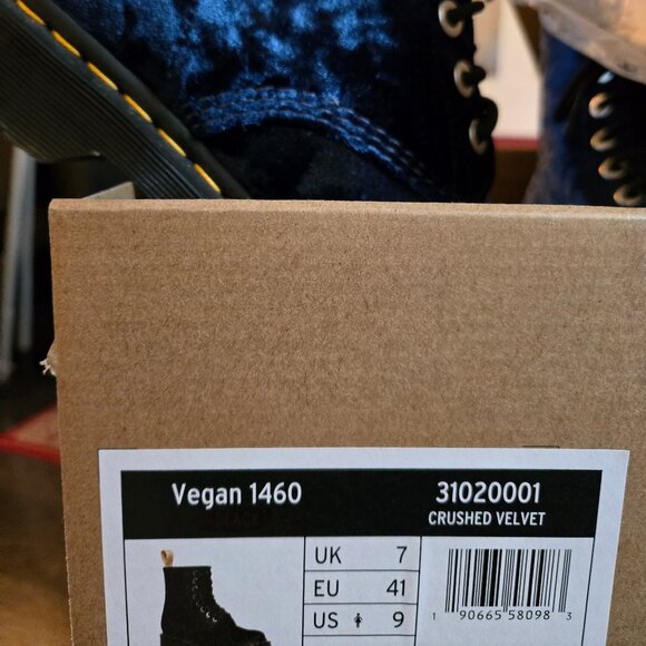 NWT Dr. Martens Boots - Picture 5 of 7